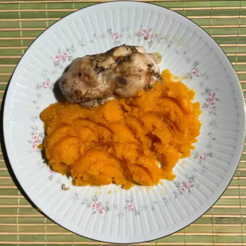 Muslo Relleno de Jamon y Queso con Pure de Calabaza