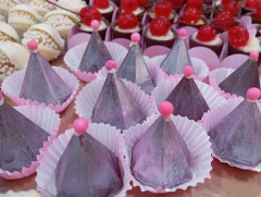 Mini Trufa Pirâmide Chocolate - Sabores Diversos - Cor: Rosa na internet