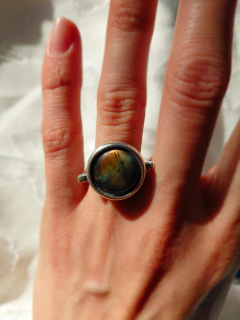 Joya amuleto: anillo egipcio en plata con labradorita (pieza única) en internet