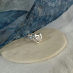 Joya amuleto: anillo corazon en plata con cubic cristal