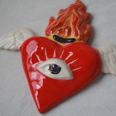 Corazón Sagrado de ceramica, Joya de pared, con toques oro y tornasol en internet