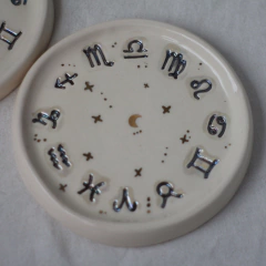 Plato de ceramica RUEDA ZODIACAL con tornasol y oro, SIGNOS - Astral Objetos cerámica