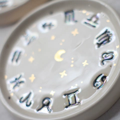 Plato de ceramica RUEDA ZODIACAL con tornasol y oro, SIGNOS en internet