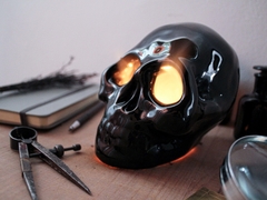 Imagen de Porta vela y sahumadora calaca calavera de ceramica grande, con platito
