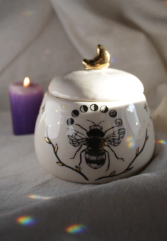 Imagen de Contenedor de ceramica cofre alhajero ESPECIALES tornasol y oro