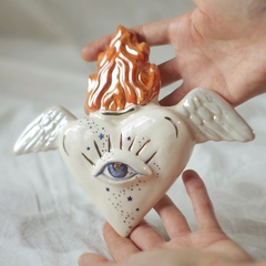 Corazón Sagrado de ceramica, Joya de pared, con toques oro y tornasol - comprar online
