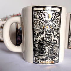 Taza Tarot de ceramica, Base Blanca con tornasol y oro - comprar online