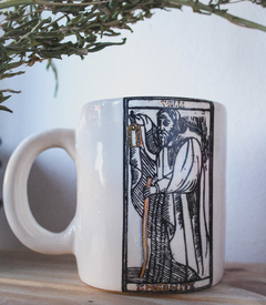 Taza Tarot de ceramica, Base Blanca con tornasol y oro