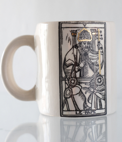 Taza Tarot de ceramica, Base Blanca con tornasol y oro