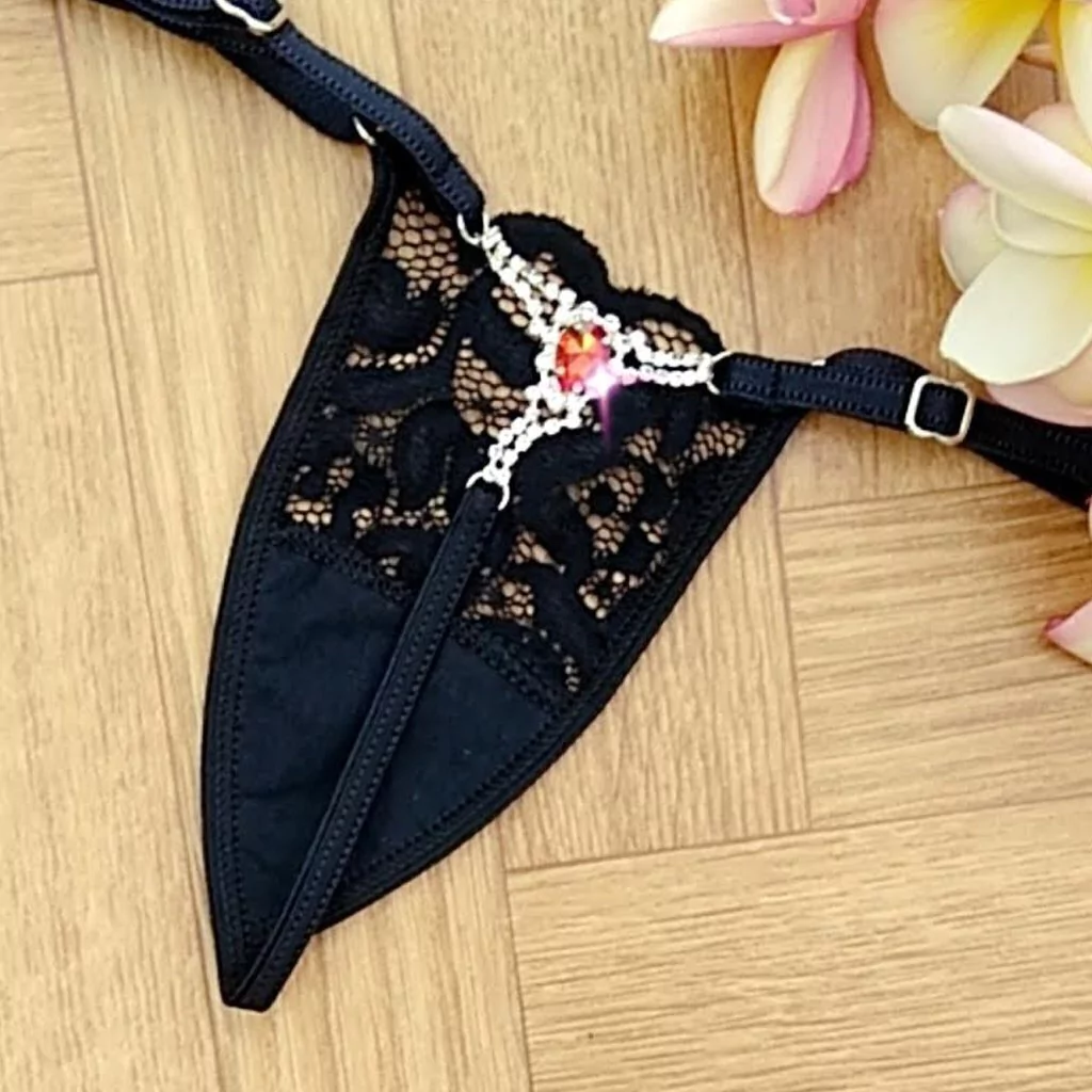 Art. ST021 Less hilo puntilla con strass gota color