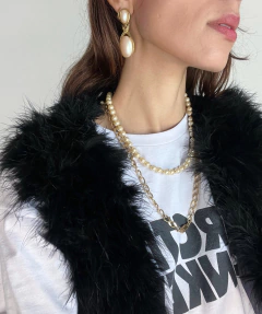 Brinco de pressão Givenchy 80’s na internet