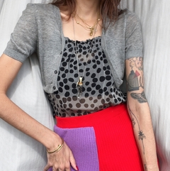 Blusa Moschino na internet