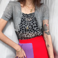 Blusa Moschino na internet