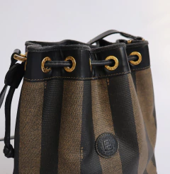 Bolsa Bucket Fendi 90’s na internet
