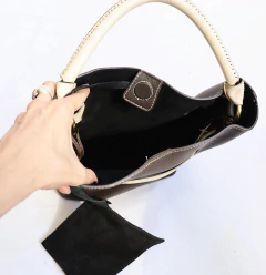 Bolsa Valentino Bow na internet