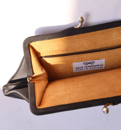 Imagem do Clutch Anya Hindmarch