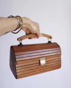 Bolsa baú de madeira