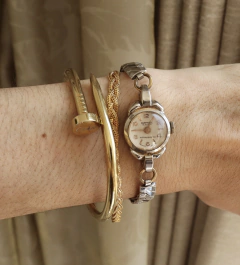 Relogio de corda Suprise Swiss - Frou Frou Vintage – Vintage Store