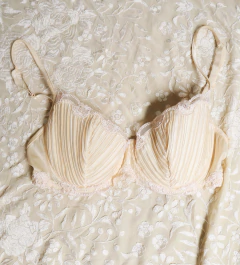 90s La Perla Bra - Frou Frou Vintage – Vintage Store