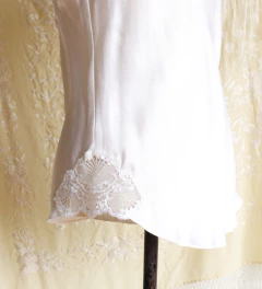 Blusa em seda Bergdorf Goodman na internet