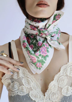 Lenço Carven Vintage na internet