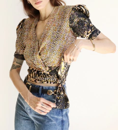 Blusa envelope Tilty - comprar online