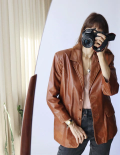Blazer de couro Moais na internet