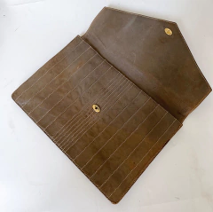 Clutch Yves Saint Laurent na internet