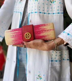 Clutch Tory Burch na internet