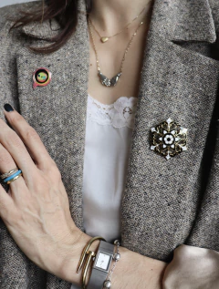 Vintage round brooch Thailand - buy online