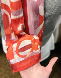 Lenço em seda Salvatore Ferragamo - Frou Frou Vintage – Vintage Store