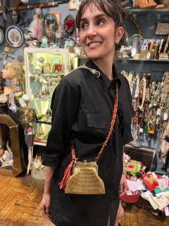 Bolsinha dourada Sade Upcycling - comprar online