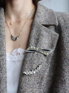 Broche meia lua strass na internet