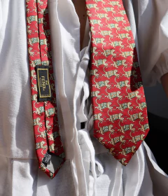 Gravata Fendi Vintage na internet