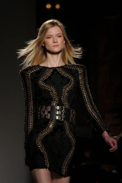 Vestido Balmain Fall/Winter 2010 Runway na internet