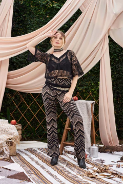 BLUSA HIERBAS ENCAJE NEGRA - CAROLA CORNEJO BOUTIQUE SUSTENTABLE