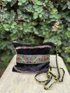 MINI BAG BOHO DE TERCIOPELO en internet
