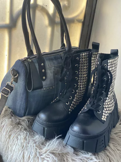 Conjunto Borcegos MICA tachas Negro y Baul Clari Jeans