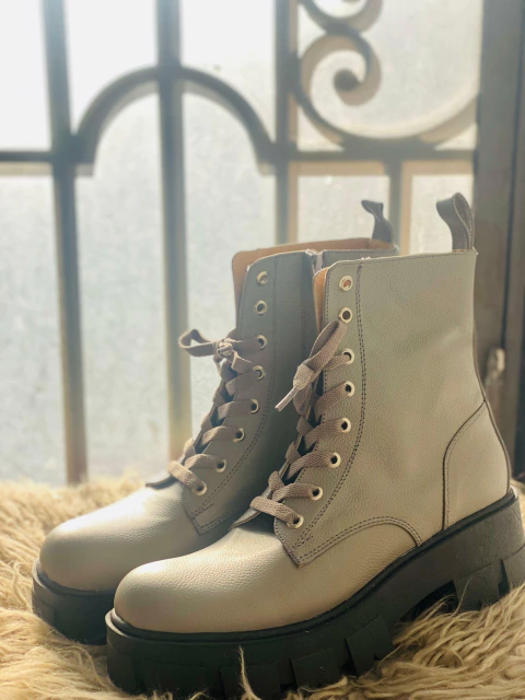 Borcegos Yanis Gris - comprar online