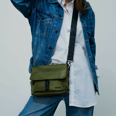Bandolera Asia Tela Impermeable Verde Militar - comprar online