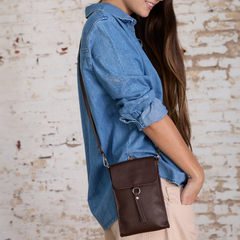 Porta Celular Leah Cuero - comprar online