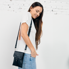 Porta Celular Leah Cuero - comprar online