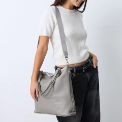 Imagen de Tote Isa Cuero Essentials