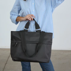 Tote Ucla Tela Impermeable - comprar online