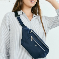 Riñonera Cleo Impermeable Negra + cinta rayada - comprar online