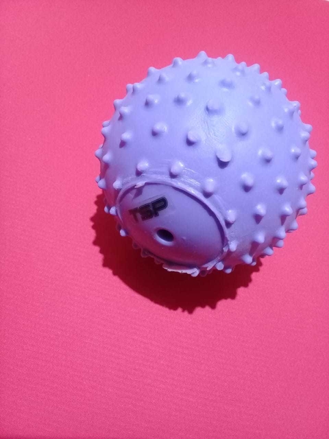 Pelota con pinches de estimulación – 8 - 10 cm de diámetro inflable