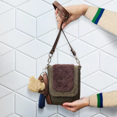 MINI BAG KURUF VERDE Y CHOCOLATE en internet