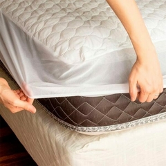 Cubre Colchón Pierre Cardin Ajustable matelaseado