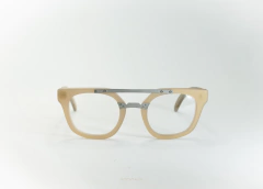 anteojos de madera (patillas), acetato (frente) color oro y puente de acero inoxidable para colocar lentes de aumento modelo Ankara marca Nómade vista frente