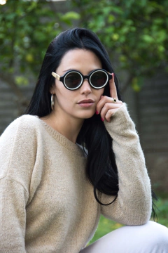anteojos de sol de madera y acetato color negro y blanco modelo Anthony estilo redondo marca Nómade